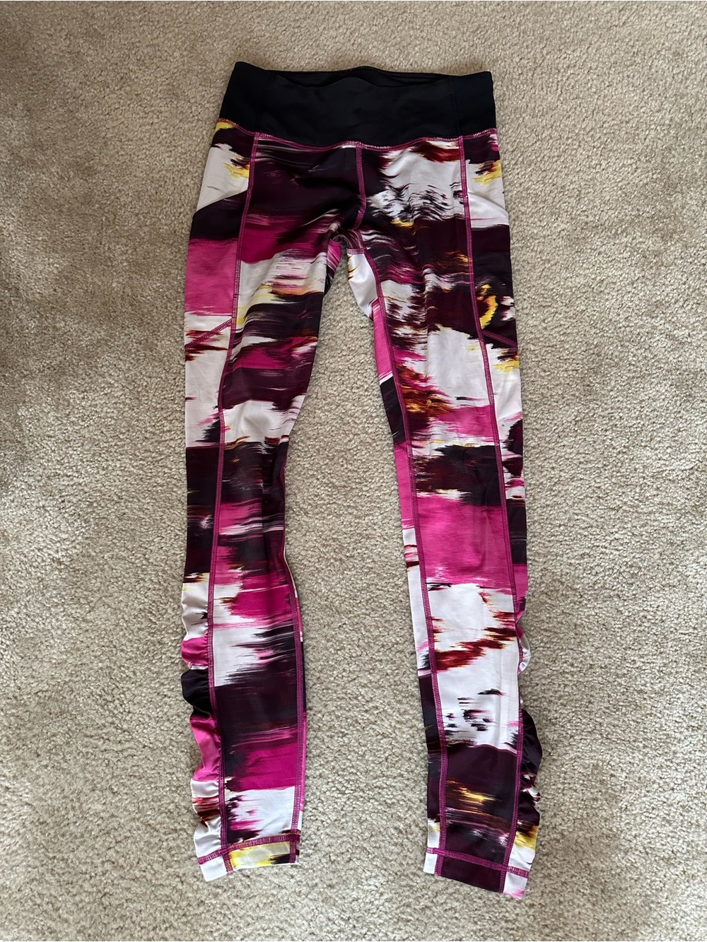 Lululemon womenβs pink leggings, size 6